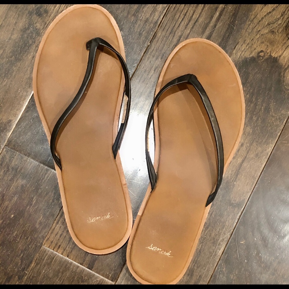 Sanuk women’s sandals